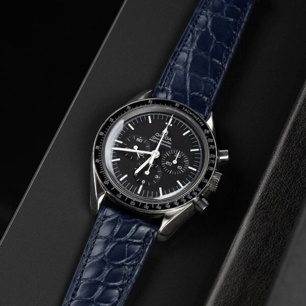 Handmade leather watch strap: Midnight Blue Alligator Round Scale - Image 4
