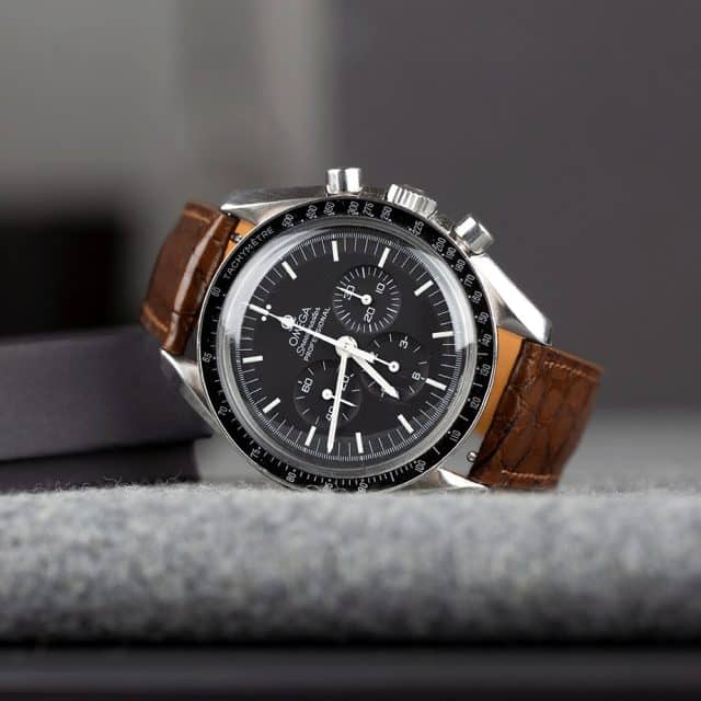 Handmade leather watch strap Brown Alligator Round-scale