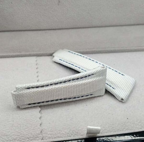 Fully wrapped edge to prevent the leather from peeling off
