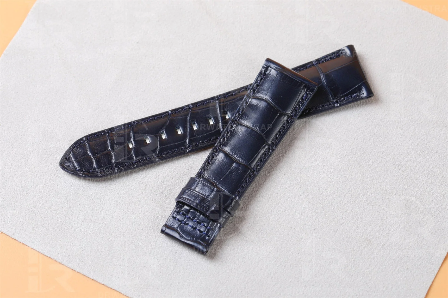 Handmade-custom-blue-alligator-leather-strap-for-Patek-Philippe-5524R-watch-band