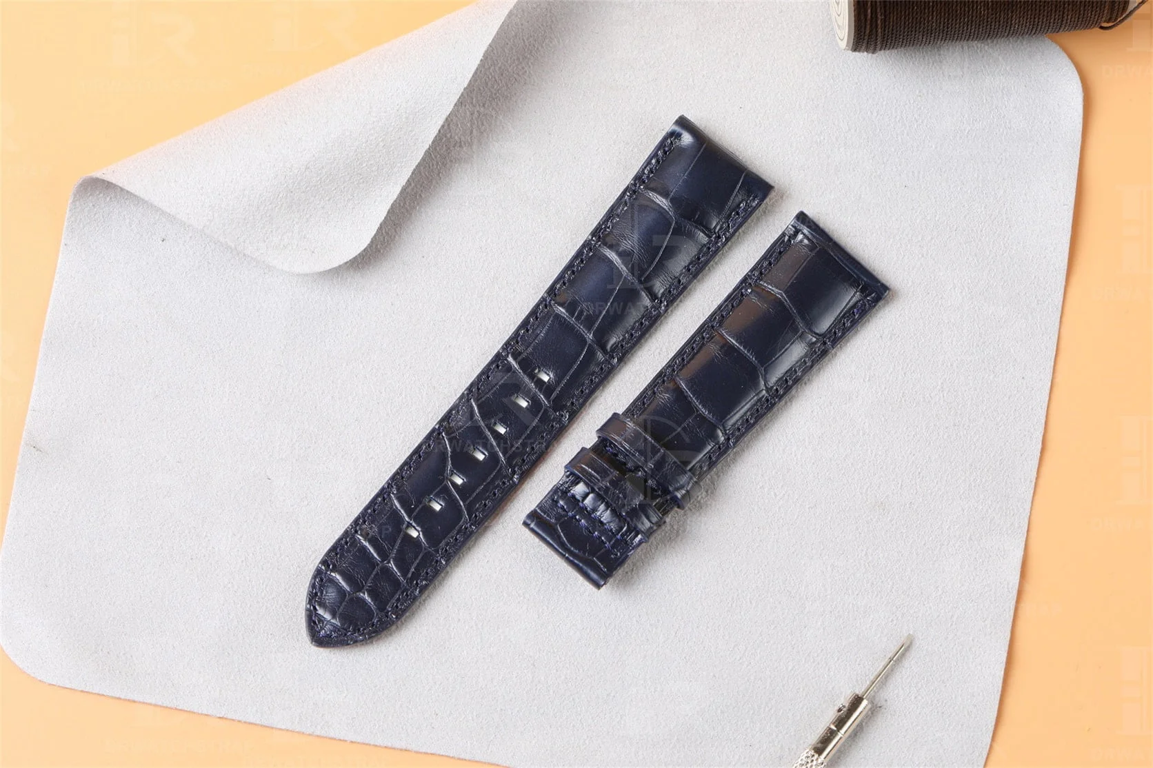 Handmade-custom-blue-alligator-leather-strap-for-Patek-Philippe-5524R-watch-band